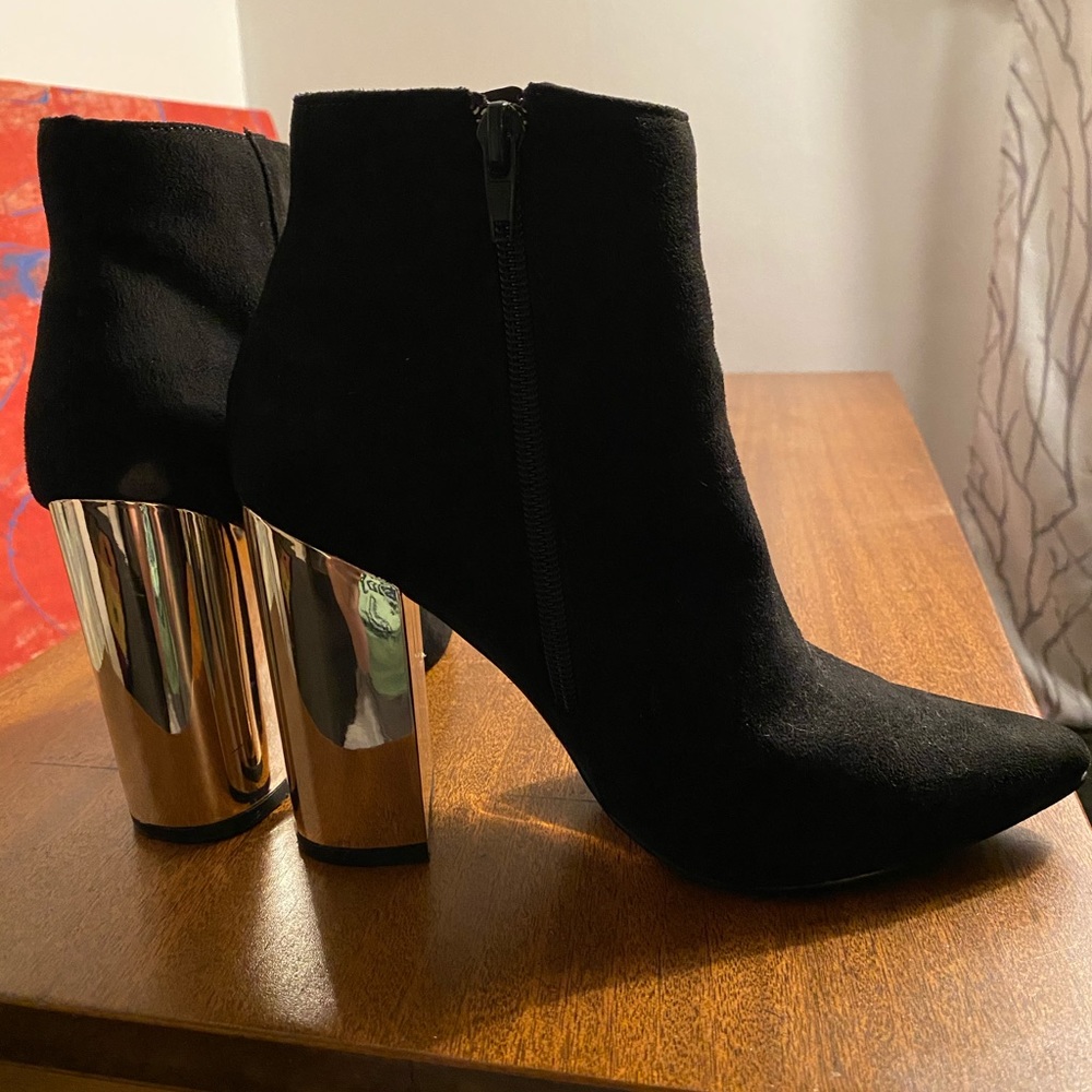 🦋high heel gold and black booties🦋